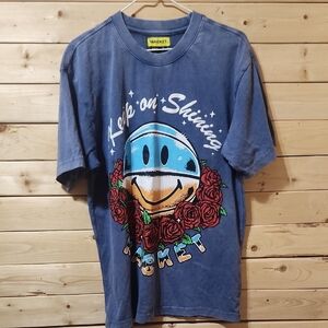 Market Smiley Keep On Smiling T-Shirt Size Medium